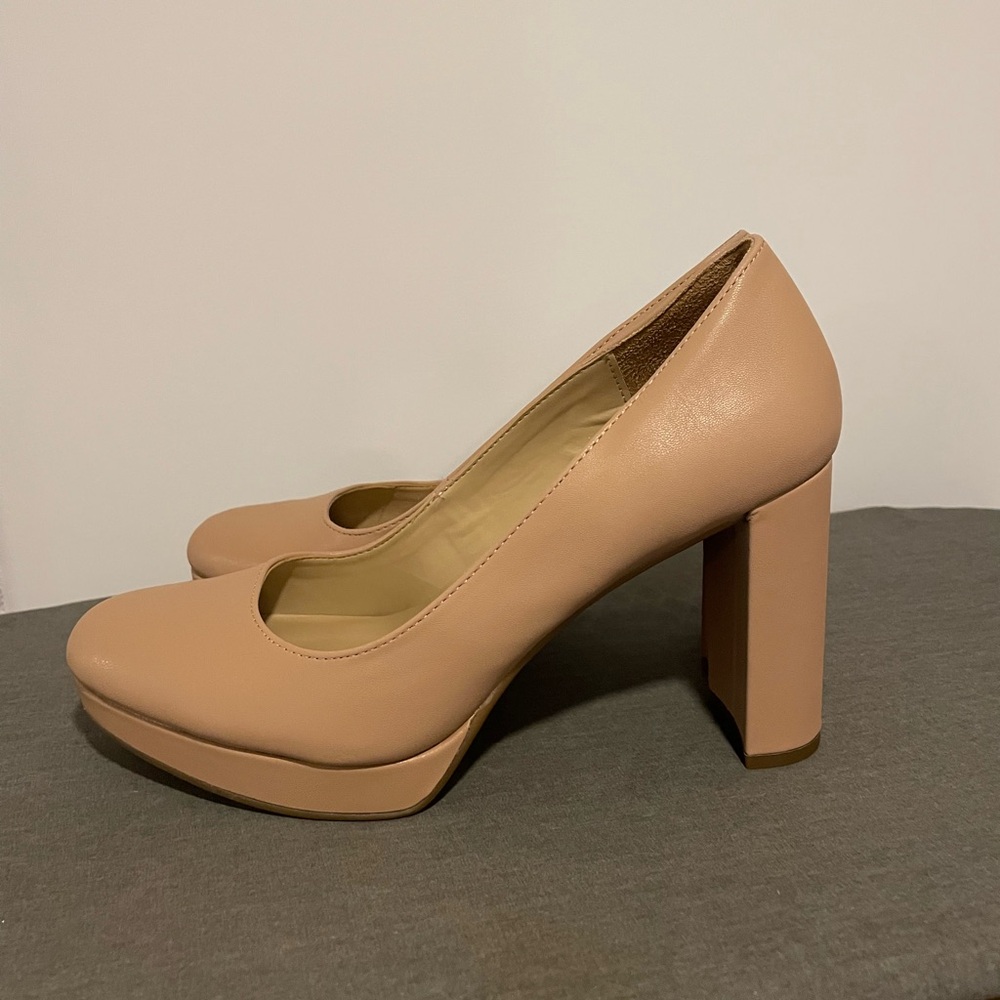 Naturalizer Tan Heels